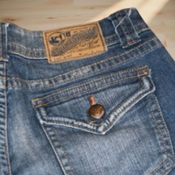 Vigoss Studios The New York Denim Mid Rise Cuffed Shorts Size 29 #128 - Picture 5 of 8